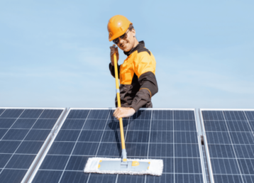 how-to-clean-solar-panels-on-roof-min